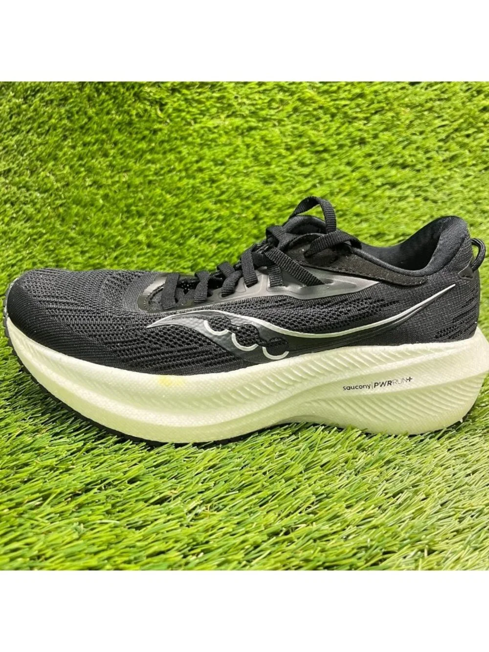 Saucony Triumph 21 Womens Size 6 Black White Athletic Running Shoes Sneakers